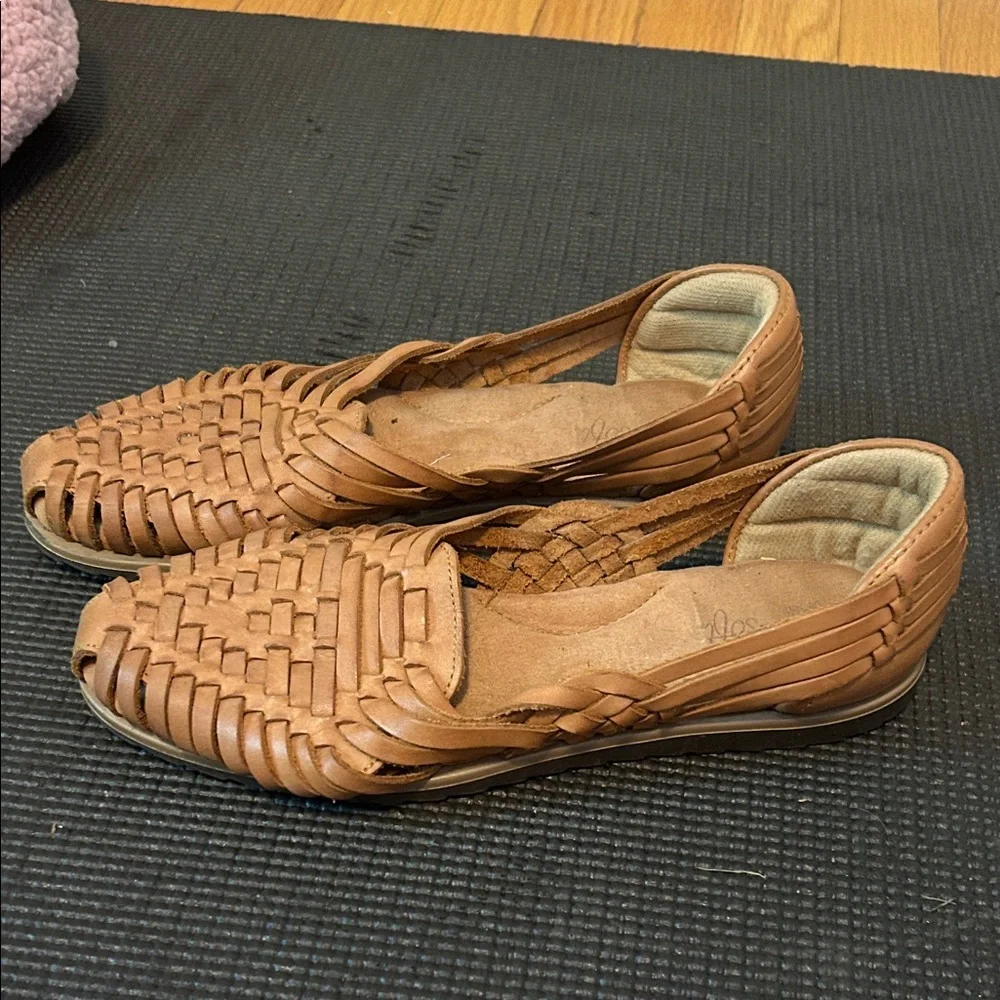 Women's Tan Woven Leather huaraches - Picture 3 of 6